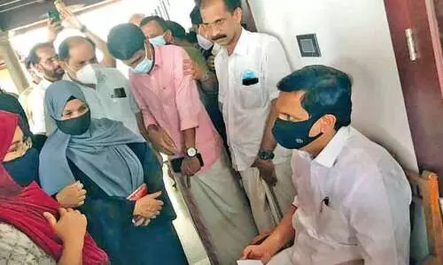 ജ്വല്ലറി നിക്ഷേപ തട്ടിപ്പുകേസ്​: നിക്ഷേപകർ മന്ത്രിയെ കണ്ട്​ സഹായം തേടി