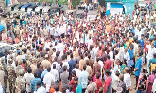 ക​ടു​വ വീണ്ടും മനുഷ്യനെ കൊന്നു; ജനം റോഡിലിറങ്ങി