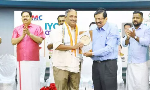 ​െഎ.വൈ.സി.സി ഷുഹൈബ് പ്രവാസി മിത്ര പുരസ്​കാരം സമ്മാനിച്ചു