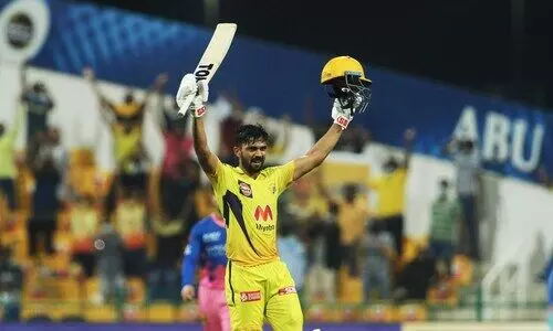 ഞെരിപ്പ്​ ടാ...; അവസാന പന്തിൽ സിക്​സറടിച്ച്​ സെഞ്ച്വറി പൂർത്തിയാക്കി ഗെയ്​ക്​വാദ്​; ചെന്നൈക്ക്​ കൂറ്റൻ സ്​കോർ