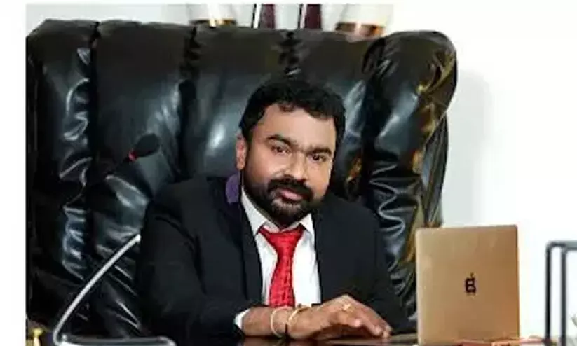 മോന്‍സൺ ബന്ധം: ചേര്‍ത്തല സി.ഐ യെ സ്ഥലം മാറ്റി