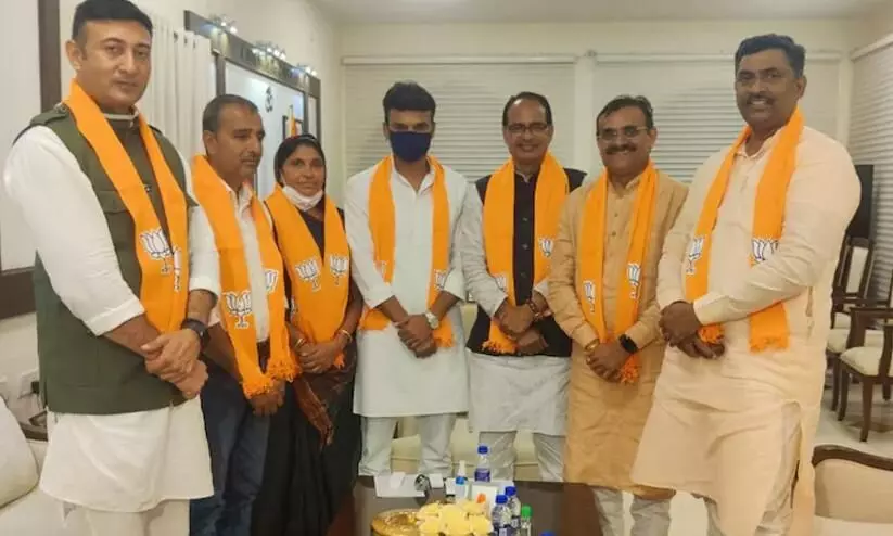 In MadhyaPradesh Former Congress MLA Sulochana Rawat joins BJP ahead of bypolls