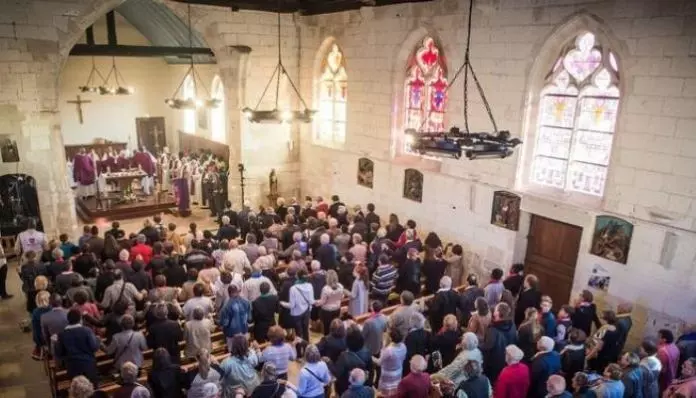 ഫ്രഞ്ച് കത്തോലിക്ക ചർച്ചുകളിൽ ആയിരക്കണക്കിന് ബാലപീഡകരെന്ന് റിപ്പോർട്ട് ഫ്രഞ്ച് കത്തോലിക്ക ചർച്ചുകളിൽ ആയിരക്കണക്കിന് ബാലപീഡകരെന്ന് റിപ്പോർട്ട്