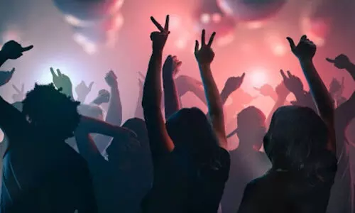 ലഹരി ഉപയോഗം നടന്ന പൂൾപാർട്ടി ഒരുക്കിയത്​ ഫാഷൻ ടി.വി; എത്തിയത്​ വിദേശ ഡി.ജെമാർ, ഞെട്ടിക്കുന്ന വിവരങ്ങൾ പുറത്ത്​