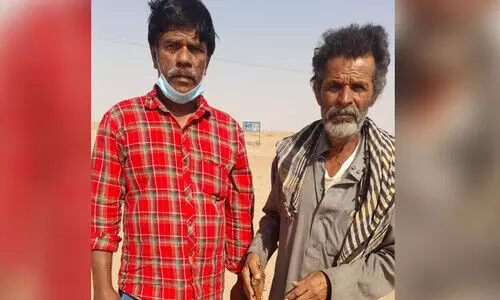 പുറംലോകം കണ്ടിട്ട് എട്ടുവർഷം; ആടുകൾക്കൊപ്പം രണ്ട് ആന്ധ്ര സ്വദേശികൾ മരുഭൂമിയിൽ പുറംലോകം കണ്ടിട്ട് എട്ടുവർഷം; ആടുകൾക്കൊപ്പം രണ്ട് ആന്ധ്ര സ്വദേശികൾ മരുഭൂമിയിൽ