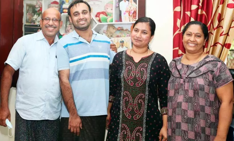 ക​ട​ൽ​ക്കൊ​ള്ള​ക്കാ​രു​ടെ പിടിയിൽ നിന്ന്​ ദീപക് നാടണഞ്ഞു; ഇത്​ രണ്ടാം ജന്മം