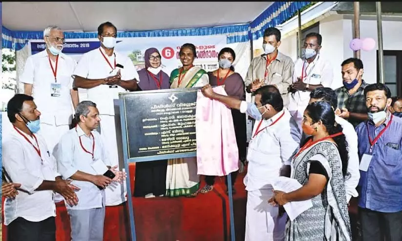 മീനങ്ങാടി പീപ്​ൾസ് വില്ലേജ് കുടുംബങ്ങൾക്ക് കൈമാറി