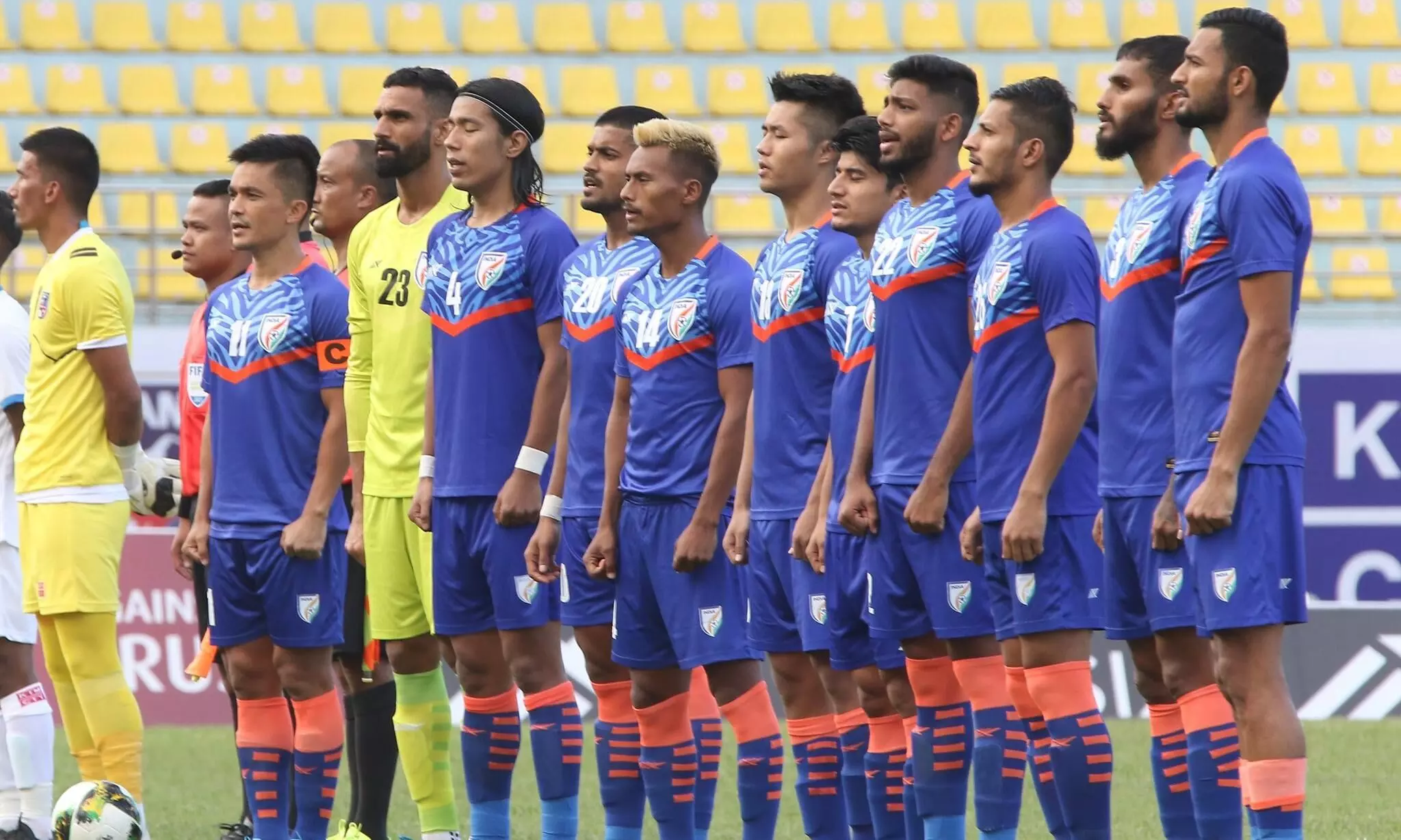 സാഫ് കപ്പ്: പകുതി സമയവും പത്തുപേർ; എന്നിട്ടും ബംഗ്ലാദേശിനോട് സമനിലയിൽ കുരുങ്ങി ഇന്ത്യ സാഫ് കപ്പ്: പകുതി സമയവും പത്തുപേർ; എന്നിട്ടും ബംഗ്ലാദേശിനോട് സമനിലയിൽ കുരുങ്ങി ഇന്ത്യ