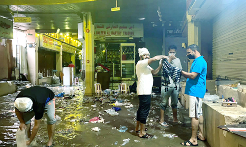 ഗോഡൗണുകളുടെ മേല്‍ക്കൂരകള്‍ പാറിപ്പോയി