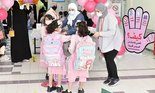 ഒന്നര വർഷത്തിനുശേഷം സർക്കാർ സ്​കൂൾ തുറന്നു