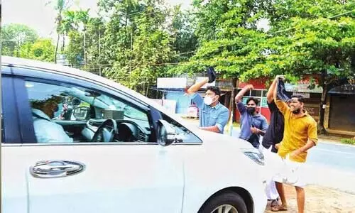 പോ​ക്സോ കേ​സ് പ്ര​തി​യെ സം​ര​ക്ഷി​ക്കുന്നുവെന്ന്​; മന്ത്രി കെ. രാജ​െൻറ കാർ തടഞ്ഞ് കരിങ്കൊടി