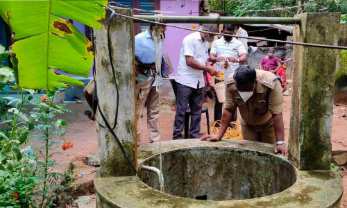 വീ​ട്ടി​നു​ള്ളി​ൽ ര​ക്ത​ത്തു​ള്ളി​ക​ൾ, സ്​​ത്രീ കി​ണ​റ്റി​ൽ വീ​ണു​മ​രി​ച്ച സം​ഭ​വ​ത്തി​ൽ ദു​രൂ​ഹ​ത; കി​ണ​ർ വ​റ്റി​ച്ച്​ പ​രി​ശോ​ധി​ച്ചു