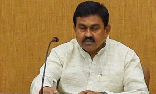 എന്നോട്​ കളിച്ചാൽ രണ്ടു മിനിറ്റിനുള്ളിൽ മര്യാദ പഠിപ്പിക്കും; ആഭ്യന്തര സഹമന്ത്രി കർഷകരോട്​ കയർക്കുന്ന ഭീഷണി വിഡിയോ പുറത്ത്​