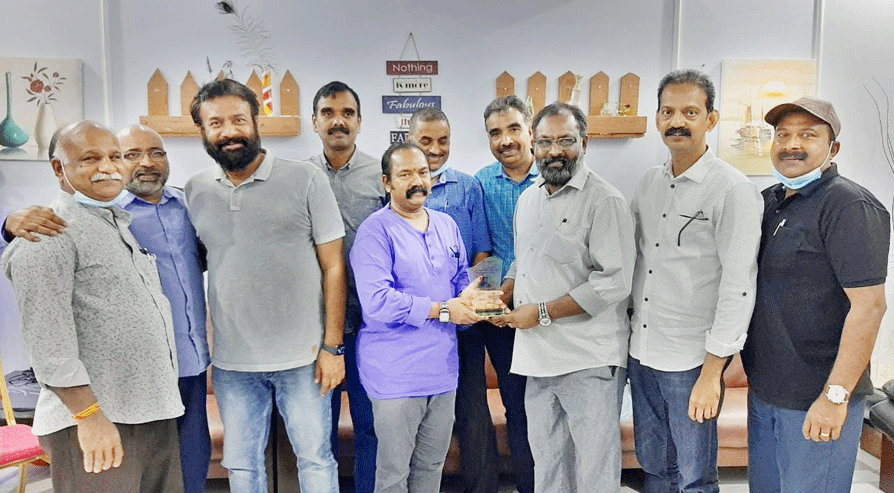 രാജൻ മാക്കലിന് യാത്രയയപ്പ് നൽകി രാജൻ മാക്കലിന് യാത്രയയപ്പ് നൽകി