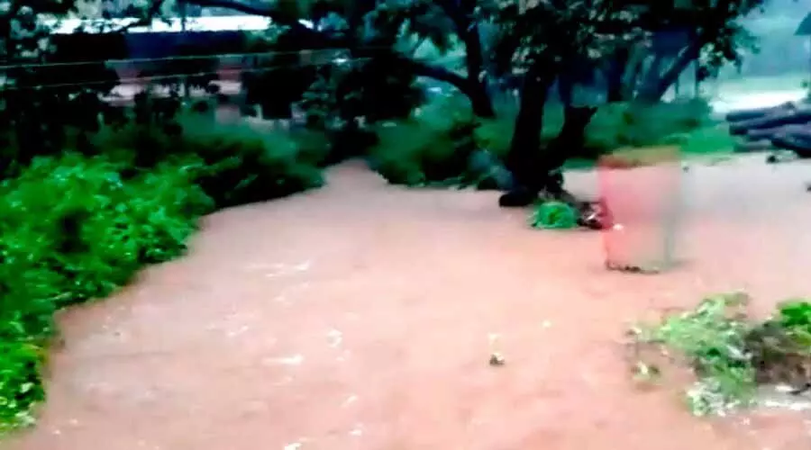 കിഴക്കൻ മേഖലയിൽ ശക്തമായ മഴ; തെന്മലയിൽ ഉരുൾപൊട്ടി കിഴക്കൻ മേഖലയിൽ ശക്തമായ മഴ; തെന്മലയിൽ ഉരുൾപൊട്ടി