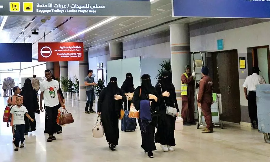 രണ്ട് ഡോസ് വാക്സിനെടുക്കാതെ സൗദിയിലേക്ക് വരുന്നവർക്ക് ഹോം ക്വാറൻറീൻ നിർബന്ധം രണ്ട് ഡോസ് വാക്സിനെടുക്കാതെ സൗദിയിലേക്ക് വരുന്നവർക്ക് ഹോം ക്വാറൻറീൻ നിർബന്ധം