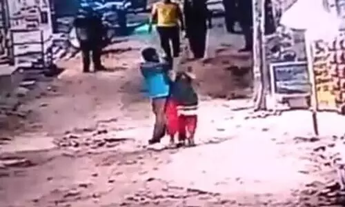 Man Slits Womans Throat Outside Shop In Delhi