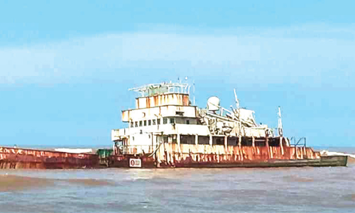 രണ്ടുവർഷത്തെ കാത്തിരിപ്പ്; ധർമടം തീരത്ത്​ മണലിൽ പൂണ്ട കപ്പൽ പൊളിക്കാൻ നടപടി