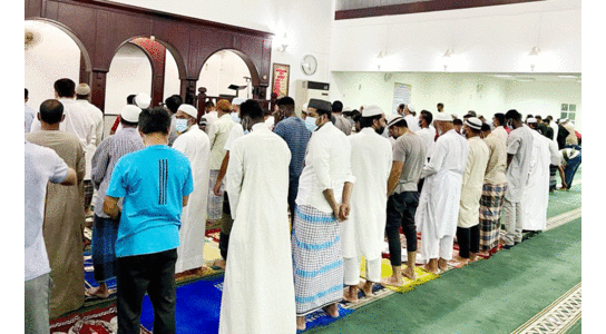 അ​ണി​യൊ​പ്പി​ച്ച്​ പ​ള്ളി​ക​ൾ സ​ജീ​വം