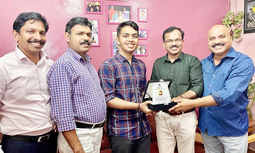 ചേതൻ ജിതേഷിന് ഫോക് യാത്രയയപ്പ് നൽകി ചേതൻ ജിതേഷിന് ഫോക് യാത്രയയപ്പ് നൽകി