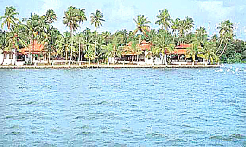 കായൽ വിനോദസഞ്ചാരത്തിന് സാധ്യത തുറന്ന് അരൂർ കായൽ വിനോദസഞ്ചാരത്തിന് സാധ്യത തുറന്ന് അരൂർ