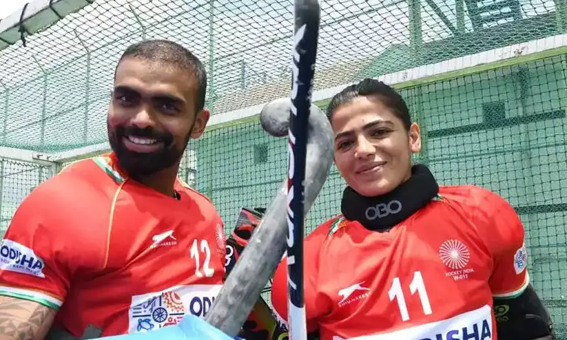 മികച്ച താരങ്ങൾ, ഗോൾ കീപ്പർമാർ, പരിശീലകർ; ലോക ഹോക്കി അവാർഡിൽ എല്ലാം പൊന്നാക്കി ഇന്ത്യ മികച്ച താരങ്ങൾ, ഗോൾ കീപ്പർമാർ, പരിശീലകർ; ലോക ഹോക്കി അവാർഡിൽ എല്ലാം പൊന്നാക്കി ഇന്ത്യ