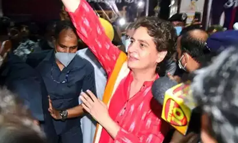 യോഗി സർക്കാറിെൻറ വിലക്ക് പൊളിച്ച് രാഹുലും പ്രിയങ്കയും ലഖിംപുരിൽ യോഗി സർക്കാറിെൻറ വിലക്ക് പൊളിച്ച് രാഹുലും പ്രിയങ്കയും ലഖിംപുരിൽ