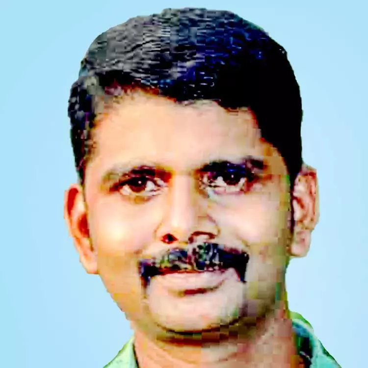 കു​ഴ​ഞ്ഞ് വീ​ണു മ​രി​ച്ചു