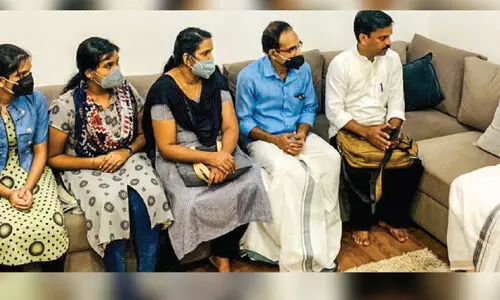 Bindu and family came to see  Munavvar Ali Shihab Thangal and thank them