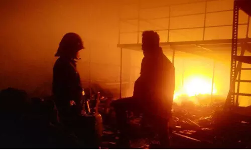 എൻജിൻ ഓയിൽ ഗോഡൗണിന് തീപിടിച്ചു കോടിയിലേറെ രൂപയുടെ നഷ്​ടം