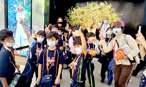 വിശ്വമേളയെ ആഘോഷമാക്കി കുട്ടികൾ