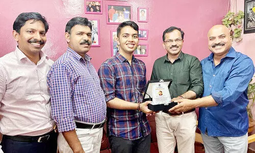 ചേ​ത​ൻ ജി​തേ​ഷി​ന്‌ ഫോ​ക്​ യാ​ത്ര​യ​യ​പ്പ്‌ ന​ൽ​കി