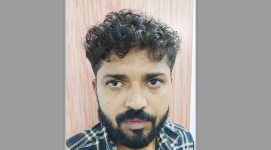 ലക്ഷങ്ങളുടെ മയക്കുമരുന്നുമായി കാസർകോട് സ്വദേശി തിരൂരിൽ പിടിയിൽ ലക്ഷങ്ങളുടെ മയക്കുമരുന്നുമായി കാസർകോട് സ്വദേശി തിരൂരിൽ പിടിയിൽ