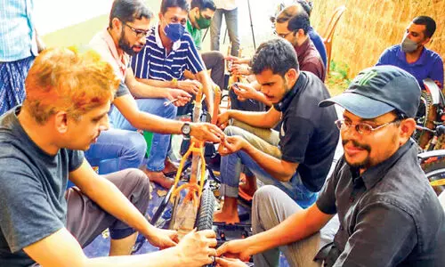 അകക്കണ്ണി‍​െൻറ വെളിച്ചത്തിൽ അവർ ഇനി സൈക്കിൾ കൂട്ടിച്ചേർത്തെടുക്കും