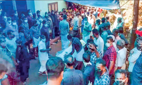 അ​രി​ച്ചോ​ളി​െൻറ മു​ത്തി​ന്​നാ​ട് വി​ട​ചൊ​ല്ലി