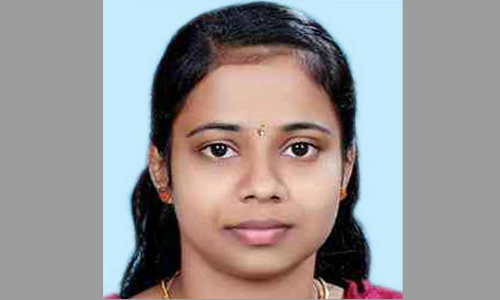 പയ്യാവൂരിൽ കാർ മറിഞ്ഞ് യുവതി മരിച്ചു; ഭർത്താവിനും കുഞ്ഞിനും പരിക്ക്