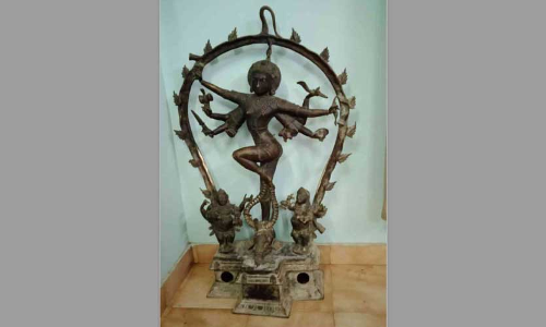 കാറിൽ ഒളിപ്പിച്ച വിഗ്രഹം പിടികൂടി