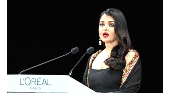 ഐശ്വര്യറായ്​ എക്​സ്​പോ വേദിയിലെത്തി