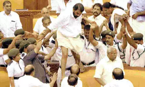 നിയമസഭ കൈയാങ്കളി കേസ്: വിദ്യാഭ്യാസ മന്ത്രി അടക്കമുള്ള നേതാക്കൾ നൽകിയ വിടുതൽ ഹർജിയിൽ വിധി പറയുന്നത് മാറ്റി