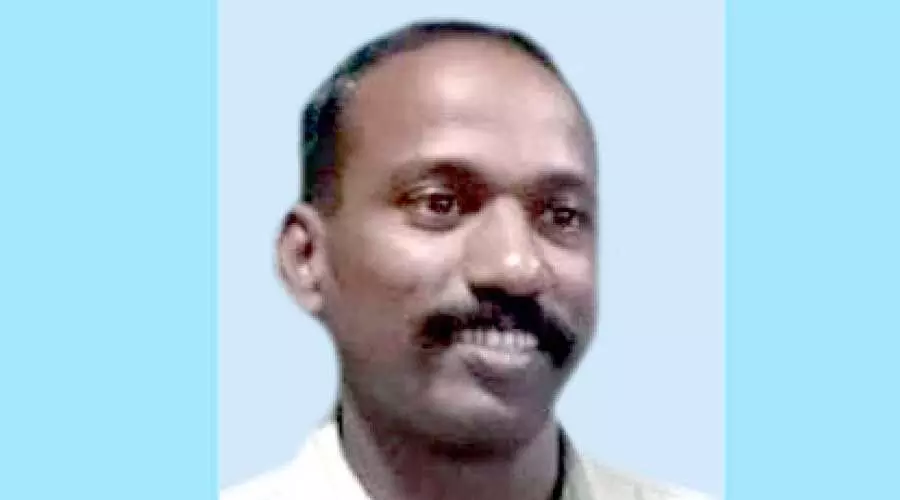 മദ്യലഹരിയിൽ കോർപറേഷൻ ജീവനക്കാരനെ ബന്ധു കുത്തിക്കൊന്നു മദ്യലഹരിയിൽ കോർപറേഷൻ ജീവനക്കാരനെ ബന്ധു കുത്തിക്കൊന്നു