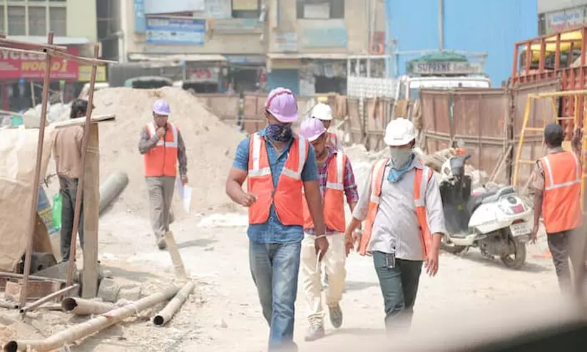 വിലക്കയറ്റം; ആടിയുലഞ്ഞ് നിർമാണ മേഖല വിലക്കയറ്റം; ആടിയുലഞ്ഞ് നിർമാണ മേഖല