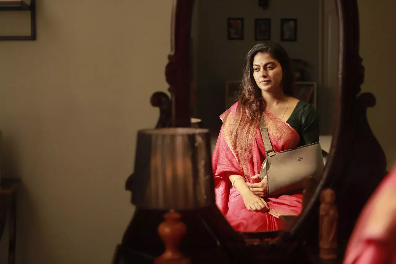 അനുശ്രീയും നാൻ ശരവണനും ഒന്നിക്കുന്ന താര; ചിത്രീകരണമാരംഭിച്ചു