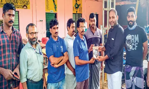 എ​െൻറ സ​ത്യാ​ന്വേ​ഷ​ണ പ​രീ​ക്ഷ​ണ ക​ഥ വിതരണം ചെയ്യും