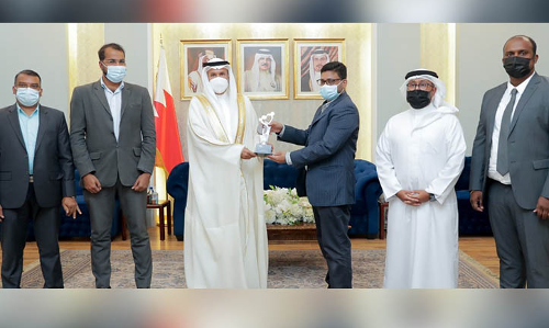 മീഡിയവൺ ബ്രേവ്​ ഹാർട്ട് പുരസ്​കാരം: കാപിറ്റൽ  ഗവര്‍ണര്‍ക്ക് സമ്മാനിച്ചു