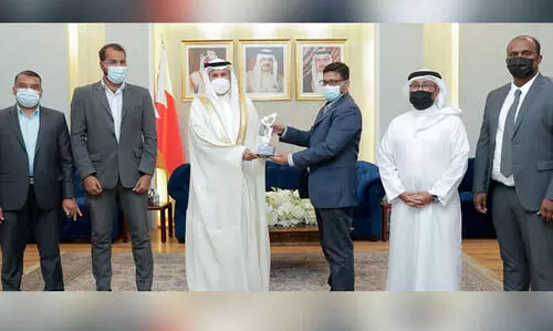 മീഡിയവൺ ബ്രേവ്​ ഹാർട്ട് പുരസ്​കാരം: കാപിറ്റൽ  ഗവര്‍ണര്‍ക്ക് സമ്മാനിച്ചു