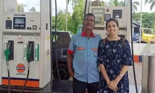 ഐ.ഐ.ടിയിൽ ബിരുദാനന്തര ബിരുദം; ആര്യക്കും പിതാവിനും അഭിനന്ദന പ്രവാഹം