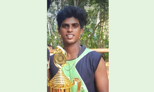 ഇ​രാ​റ്റി​ൻ​പു​റ​ത്ത്​ ഒ​ഴു​കി​യ​ക​ന്ന​ത്​  അ​മ​ൽ ബാ​ബു​വി​െൻറ സ്വ​പ്​​നം