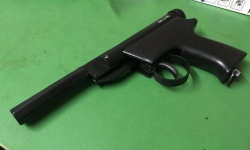 തോക്കുമായി കസ്​റ്റഡിയിലെടുത്ത യുവാവിനെ വെറുതെ വിട്ടയച്ചു