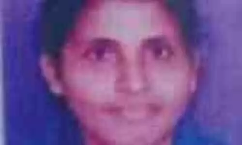 കുടുംബവീട്ടിലേക്കുള്ള യാത്രാമധ്യേ ആശുപത്രിയിൽ പ്രവേശിപ്പിക്കപ്പെട്ട വീട്ടമ്മ മരിച്ചു