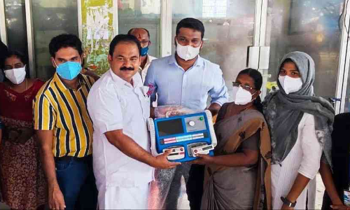 താലൂക്ക് ആശുപത്രിക്ക് ഡിഫിബ്രിലേറ്റർ കൈമാറി